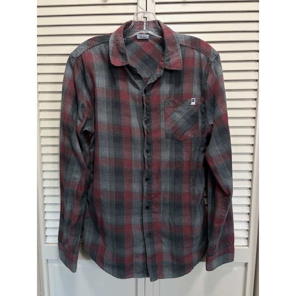 DC‎ Plaid Flannel Shirt Button Up Long Sleeve Logo Size M Outdoor Lightweight